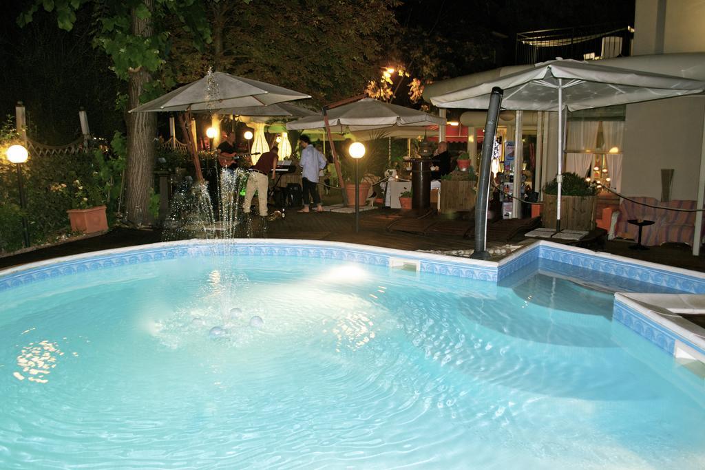 Hotel Bengasi Rimini Kültér fotó