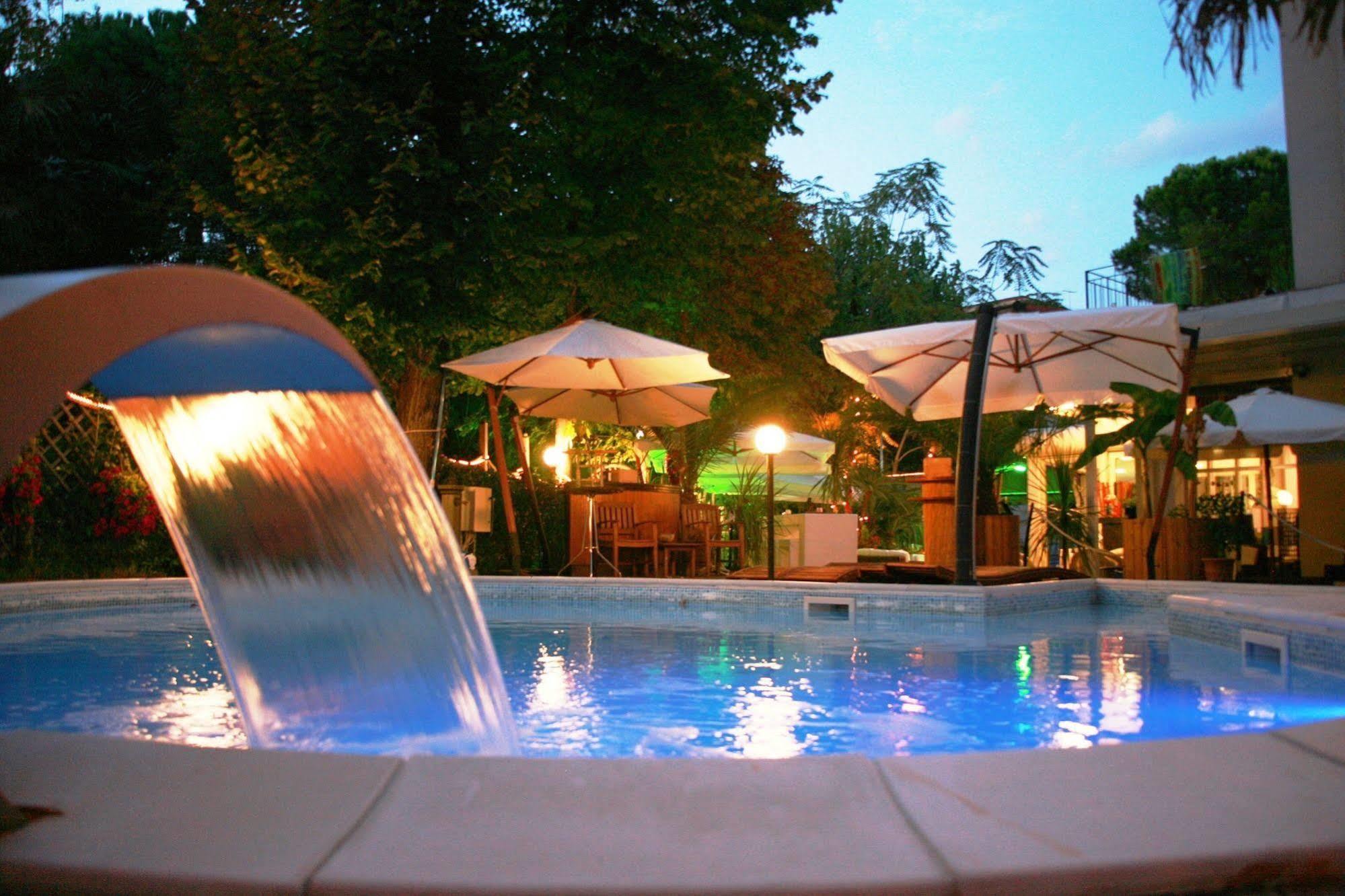 Hotel Bengasi Rimini Kültér fotó